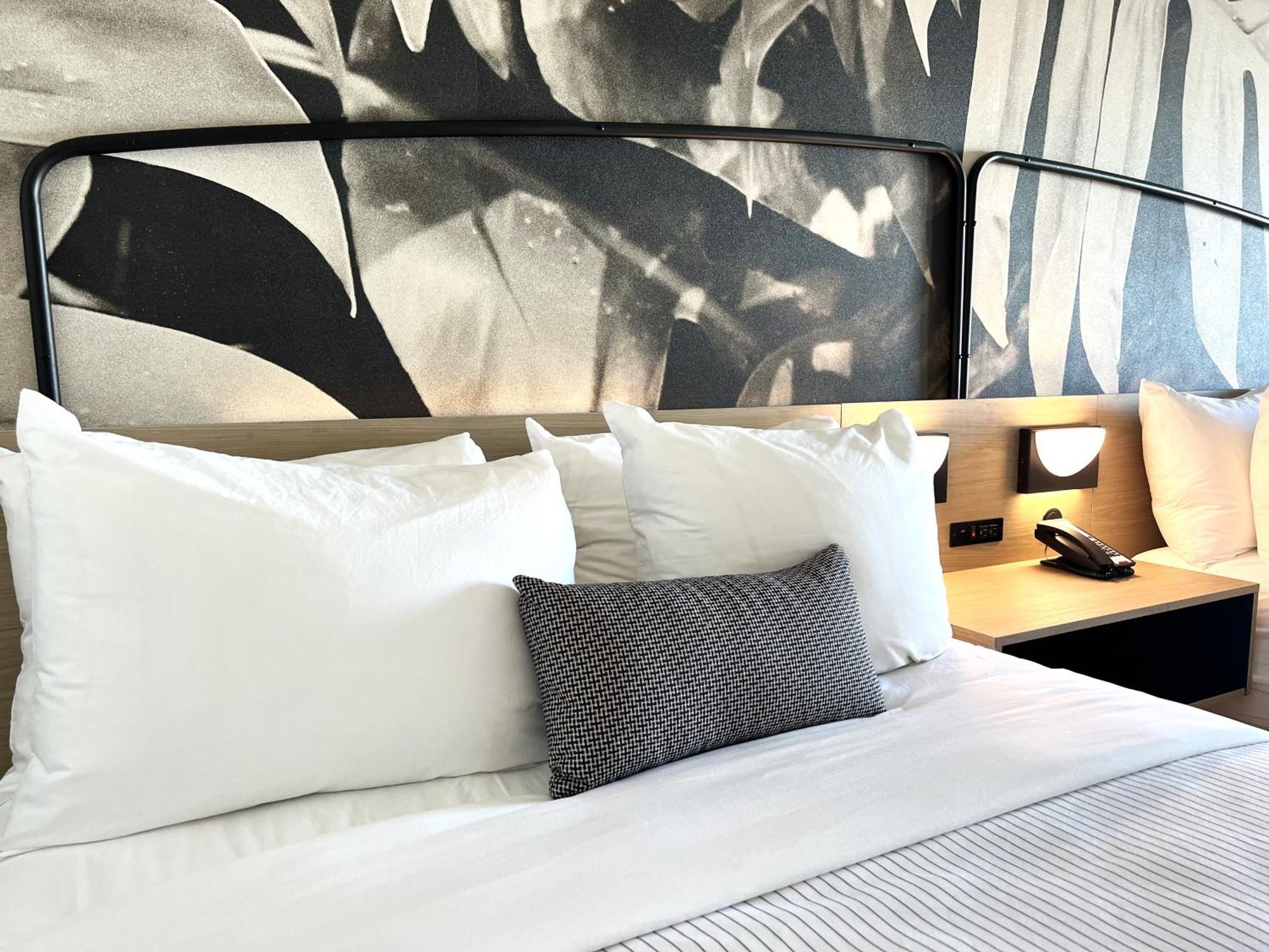 Cambria Hotel リホーボス・ビーチ エクステリア 写真